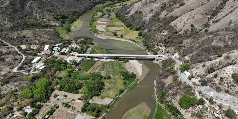 Puente Chitomax con avance del 85%: ministro Miguel Angel Díaz supervisa la obra