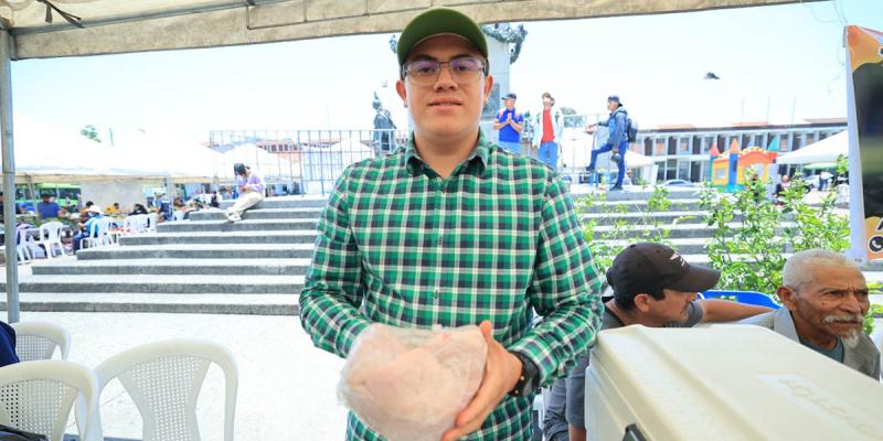 Cunicultura dice presente en la Feria del Agricultor