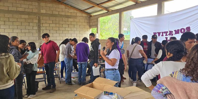 Promoviendo salud y emprendimiento juvenil en Machaquilá, Poptún