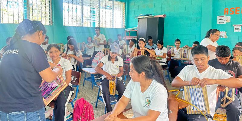 Estudiantes de El Poxté capacitados para desarrollar emprendimientos locales