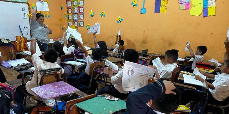 Niños de San Pedro Las Huertas aprenden de bienestar animal y tenencia responsable