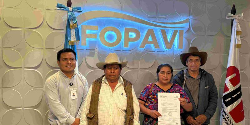 FOPAVI: familias de Santa Apolonia reciben certificaciones de subsidios habitacioanles 