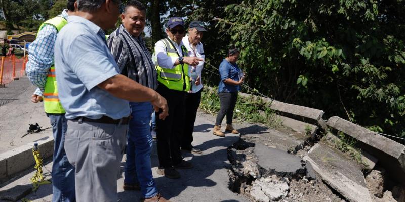 Supervisan trabajos y buscan rutas alternas por hundimiento en ruta CITO-180 