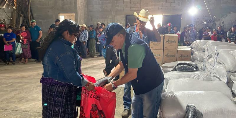 Entregan Alimentos Por Acciones en Cubulco