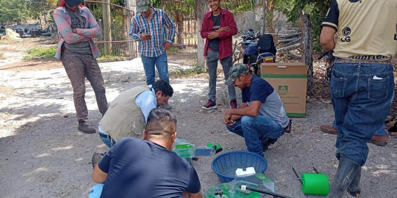 Entregan sembradoras manuales a productores de oriente para mejorar eficiencia agrícola