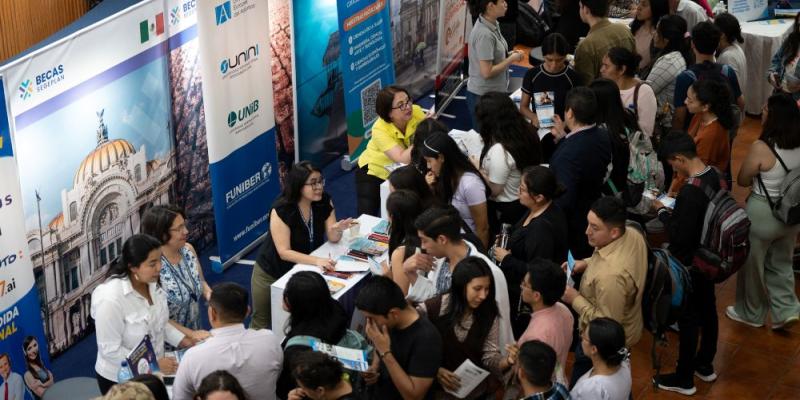 Una de las actividades de promoción más importantes es la Feria Nacional de Becas.