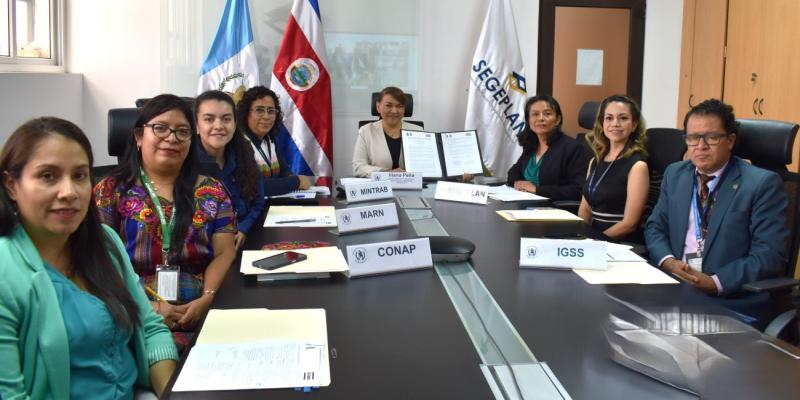 Autoridades guatemaltecas que participaron en la I Reunión de la Comisión Mixta de Cooperación Técnica y Científica (COMIXTA),