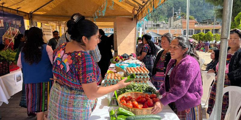 Frescura y variedad en Feria del Agricultor de San Andrés Xecul