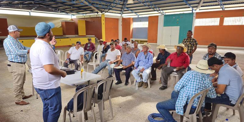 Ganaderos de El Progreso aprende a combatir el gusano barrenador