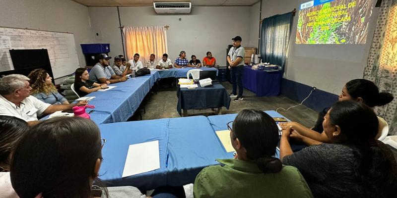 Instruyen a jóvenes del Servicio Cívico para apoyar el desarrollo rural en Zacapa
