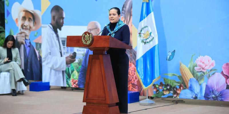 Ministra Rivera anuncia avance en la entrega del Crédito Tob’anik y una alerta por lluvias