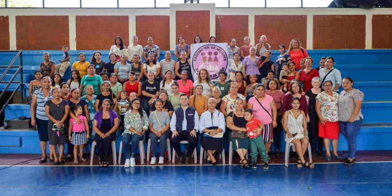 Un techo para sus sueños: mujeres jutiapanecas construyen esperanza con ladrillos de dignidad