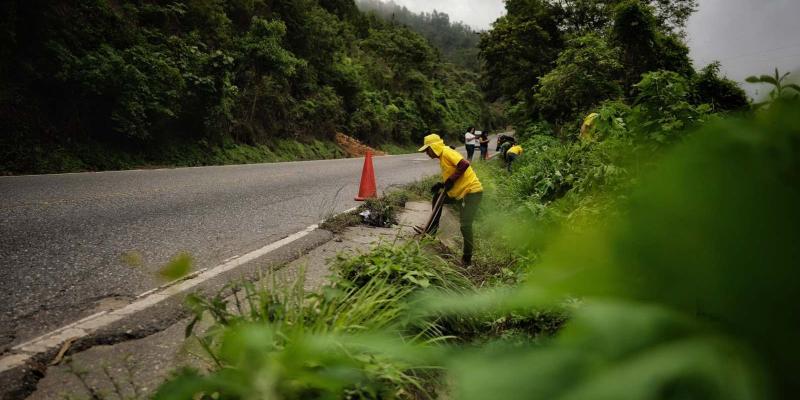 Covial intensifica limpieza vial en distintos puntos del país