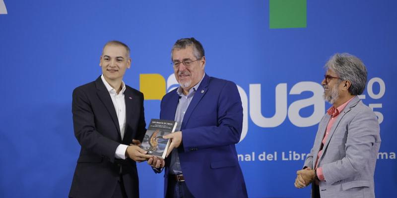 Presentación del libro Diplomacia en Crisis FILGUA 2025