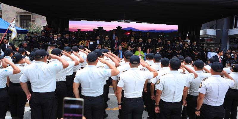 PNC conmemora 28 aniversario con desfile de honor