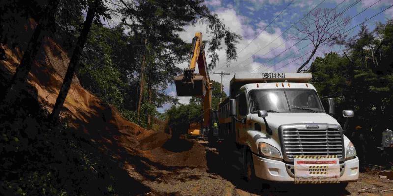 Avanzan acciones para rehabilitar carretera entre San Juan del Obispo y Santa María de Jesús