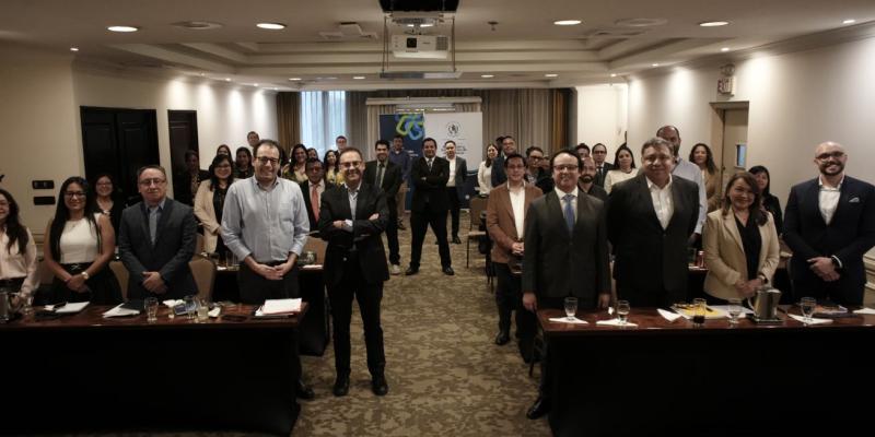 Profesionales que laboran en instituciones públicas finalizaron el curso 