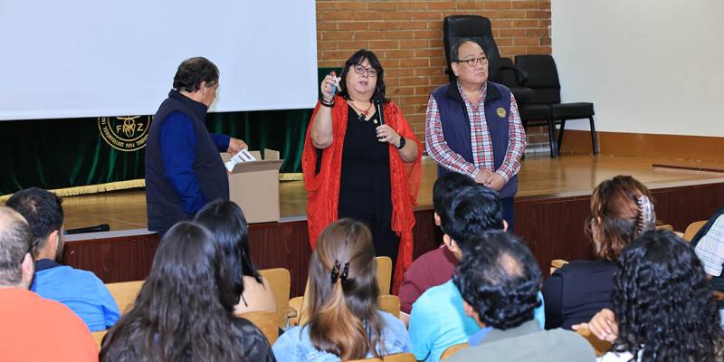 Estudiantes de la USAC reciben kits para combatir el Gusano Barrenador
