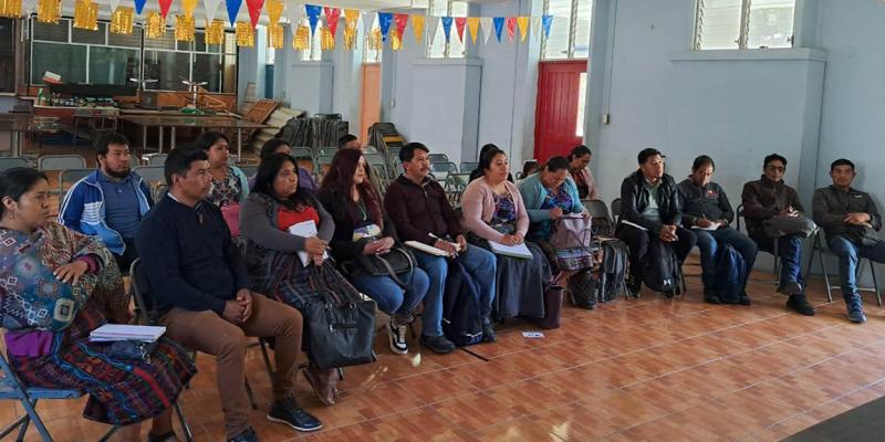 Directores y docentes de Sololá se capacitan en huertos escolares
