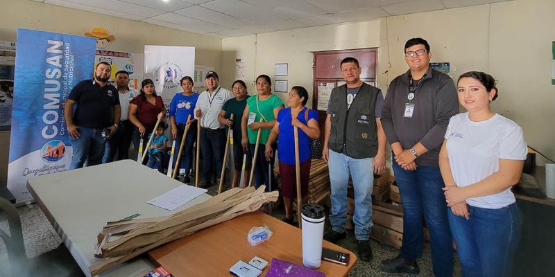 Familias agricultoras reciben semillas y herramientas