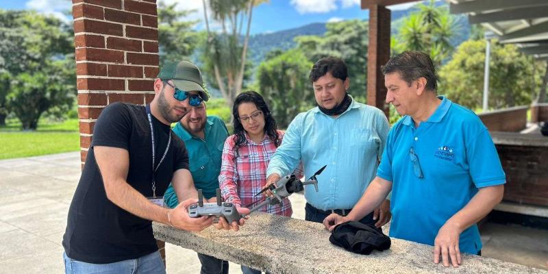 Udevipo capacita a su personal en uso de drones para innovar y fortalecer procesos de habitabilidad