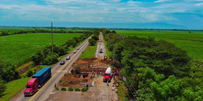 CIV gestiona el retiro de 418 postes eléctricos en la Autopista Escuintla–Puerto Quetzal
