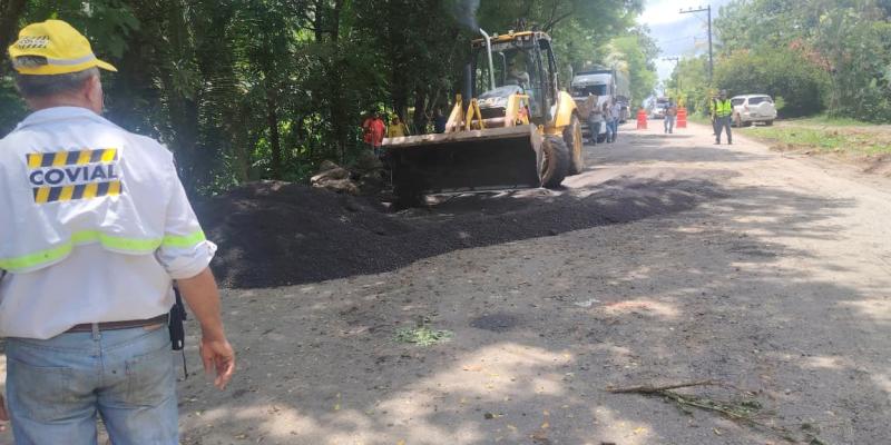 COVIAL atiende y resuelve emergencia entre Izabal y Petén 