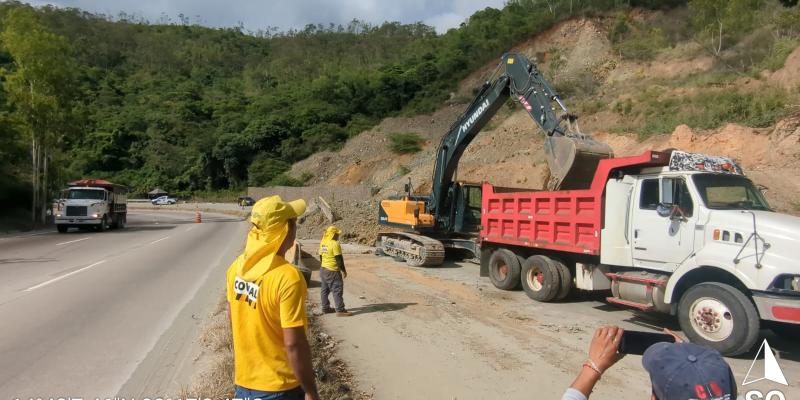 Covial trabaja para liberar la vía CA-9 Norte tras derrumbe 