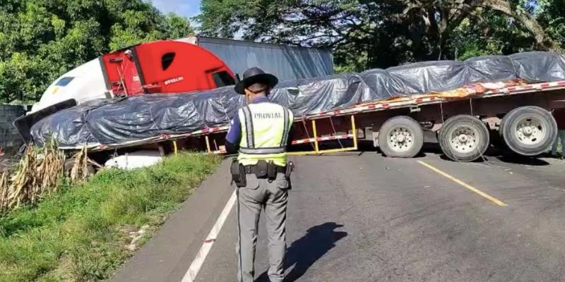 Provial hace un llamado a la responsabilidad vial tras accidente en Taxisco, Santa Rosa