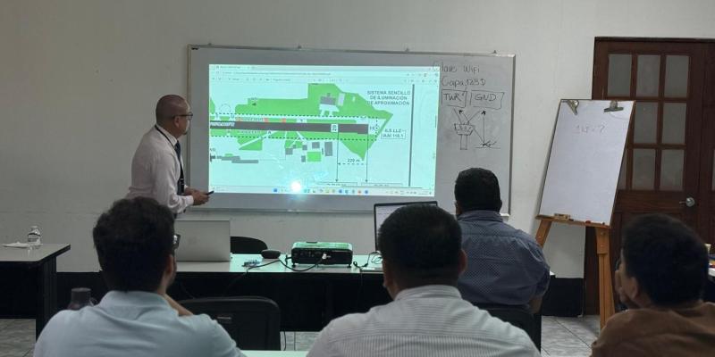 El curso, que comenzó el día de ayer, cuenta con la participación de nueve estudiantes previamente seleccionados.