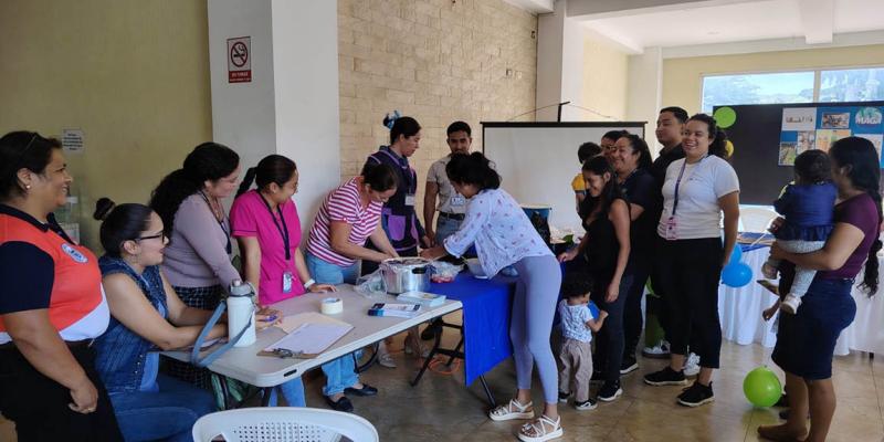 Capacitan a madres de Santa Rosa en temas de alimentos nutricionales