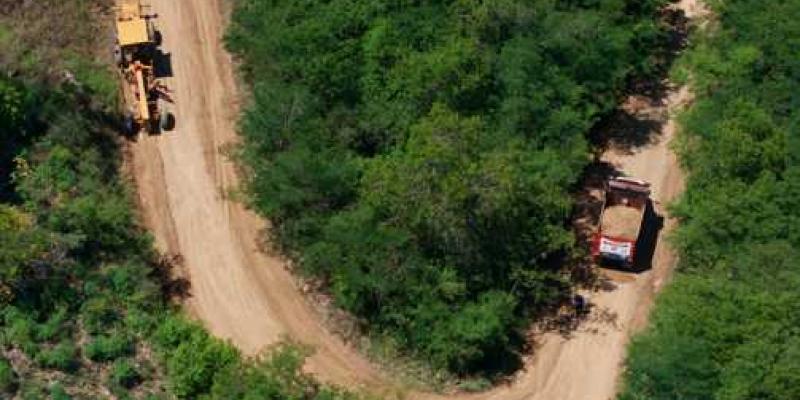 Comunidades de San José del Golfo mejoran movilidad y economía con mantenimiento de rutas de terracería