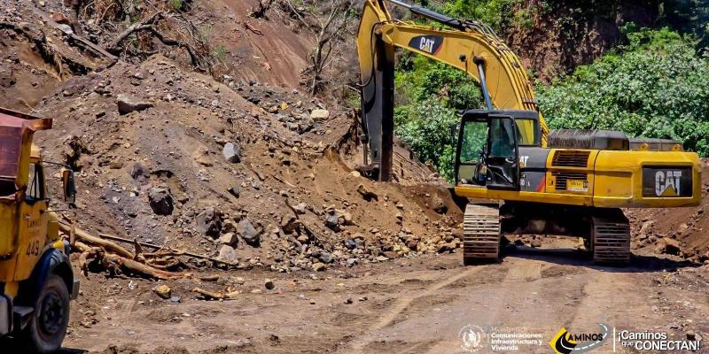 CIV retoma trabajos de remoción de derrumbe en Santa María de Jesús, Sacatepéquez