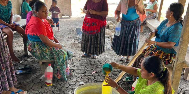 Productores de Sayaxché aprenden a elaborar caldo sulfocálcico