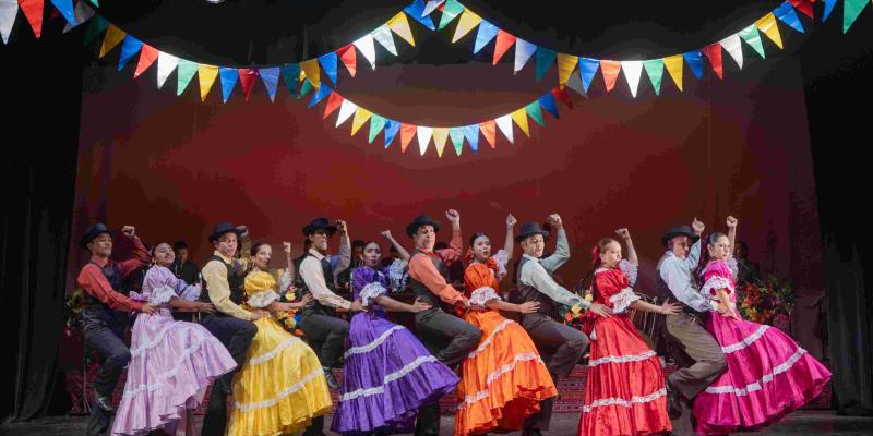 Ballet Moderno y Folklórico 