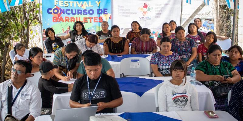 taller de tejidos ancestrales en Salamá