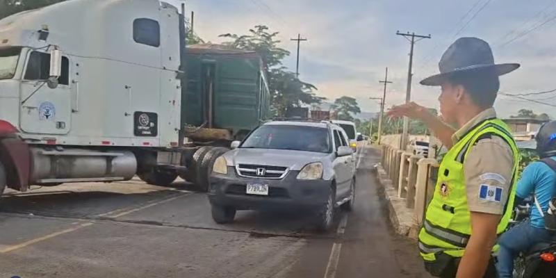 Provial atiende accidente de tránsito en la ruta al Atlántico