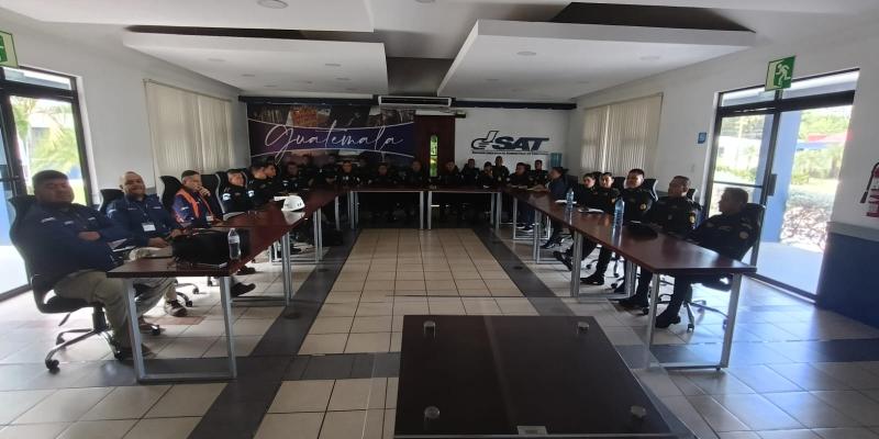 Agentes de la PNC aprenden normativa avícola para prevenir riesgos sanitarios
