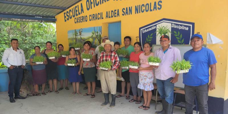 Agricultores de Quezaltepeque capacitados en producción de forrajes sostenibles 