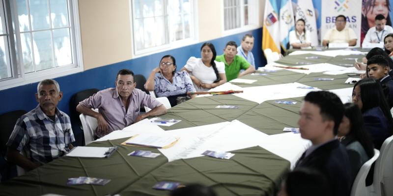 El diálogo contó con la participación de representantes de SEGEPLAN y autoridades indígenas de Chiquimula.