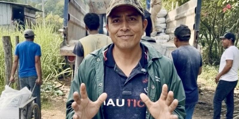 . La iniciativa Mano a Mano del Gobierno de Guatemala interviene pisos de tierra por pisos de concreto para mejorar las condiciones de vida en hogares vulnerables.