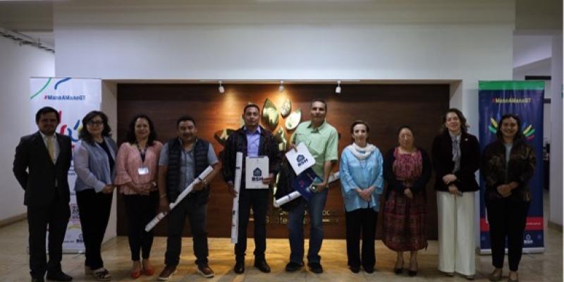 Las autoridades locales manifestaron su agradecimiento y entusiasmo porque el gobierno trabaja por el bienestar de las familias que más lo necesitan, sobre todo porque sus municipios fueron tomando en cuenta para implementar la Iniciativa Mano a Mano.