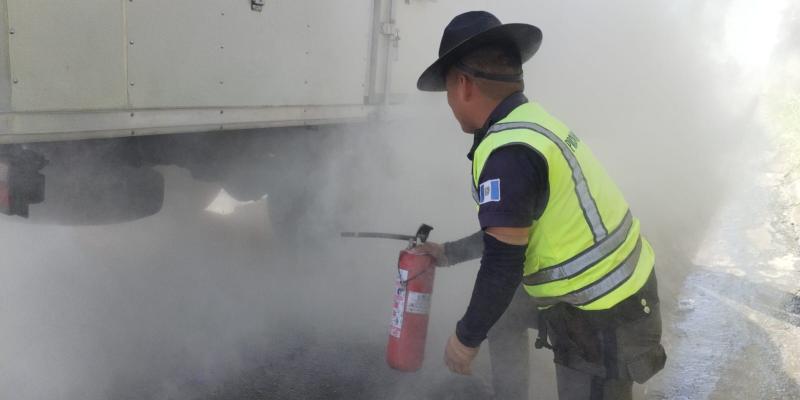 Provial asiste vehículo con fallas mecánicas en la ruta al Pacífico 