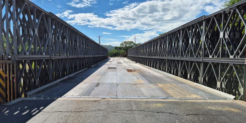 Caminos repara 12 planchas en el puente Santiago y habilita el paso vehicular