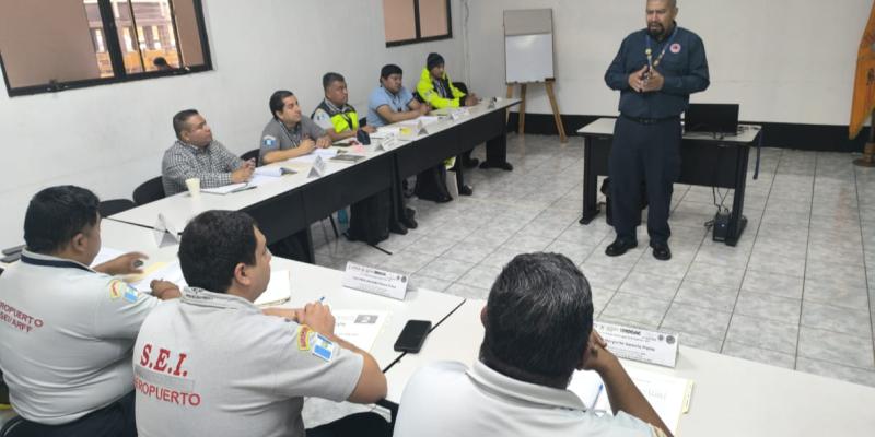 El objetivo principal del curso es proporcionar a los asistentes las herramientas necesarias para desarrollar y dirigir procesos de enseñanza en temas de emergencia, garantizando que cada capacitación cumpla con estándares de calidad, seguridad y efectividad.