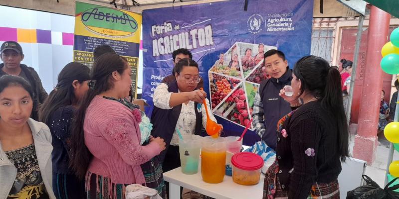 Economía de Santa María Chiquimula recibe impulso con la Feria del Agricultor