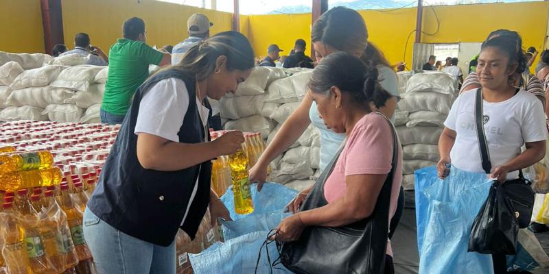 Entregan asistencia alimentaria a familias de Zacapa