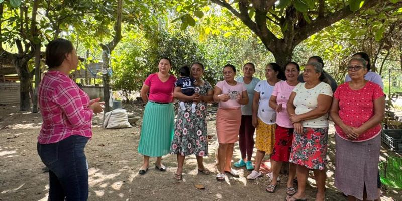 Familias del Melchor de Mencos aprenden a elaborar jabón líquido 