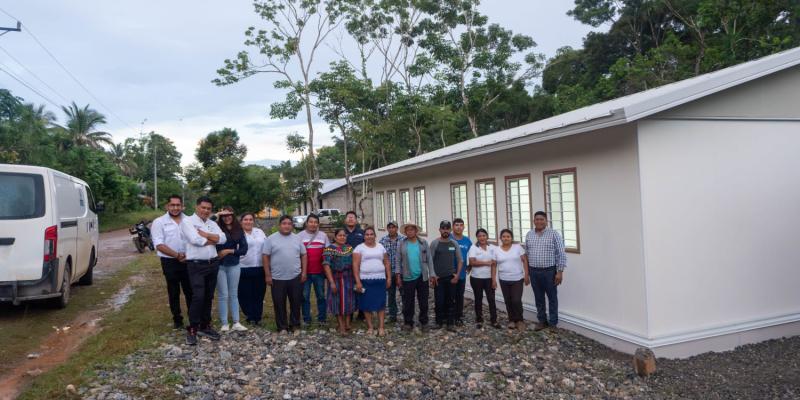 Entrega de módulo prefabricado para servicios de salud en aldea Carolina, Ixcán, Quiché