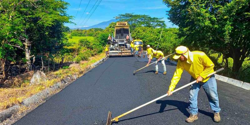 Bacheo reactiva la esperanza de vecinos y turistas rumbo al Lago de Güija